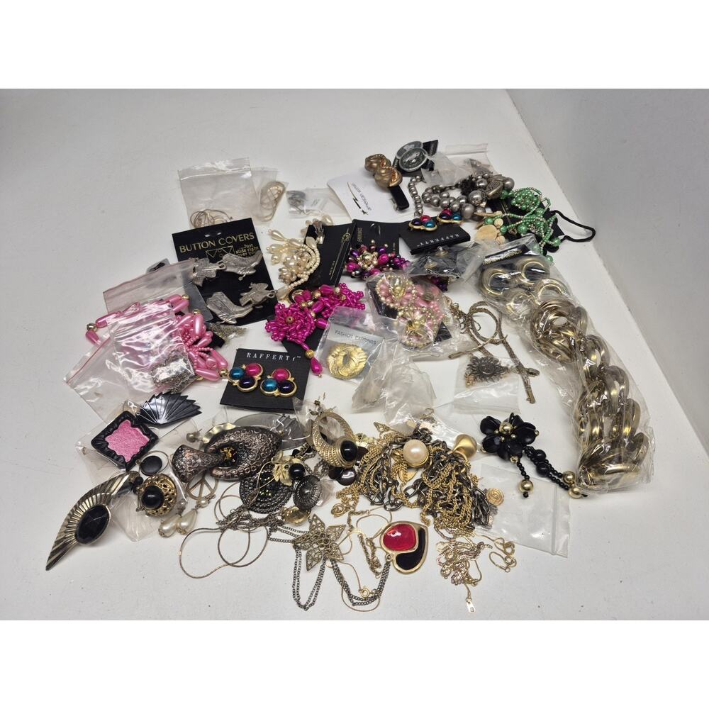 Womens Estate Jewlery Mixed Large Lot